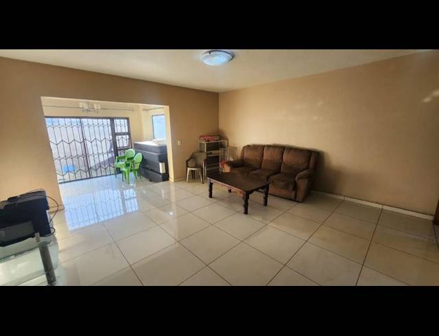 3 BEDROOM APARTMENT FOR SALE IN NEWMARKET